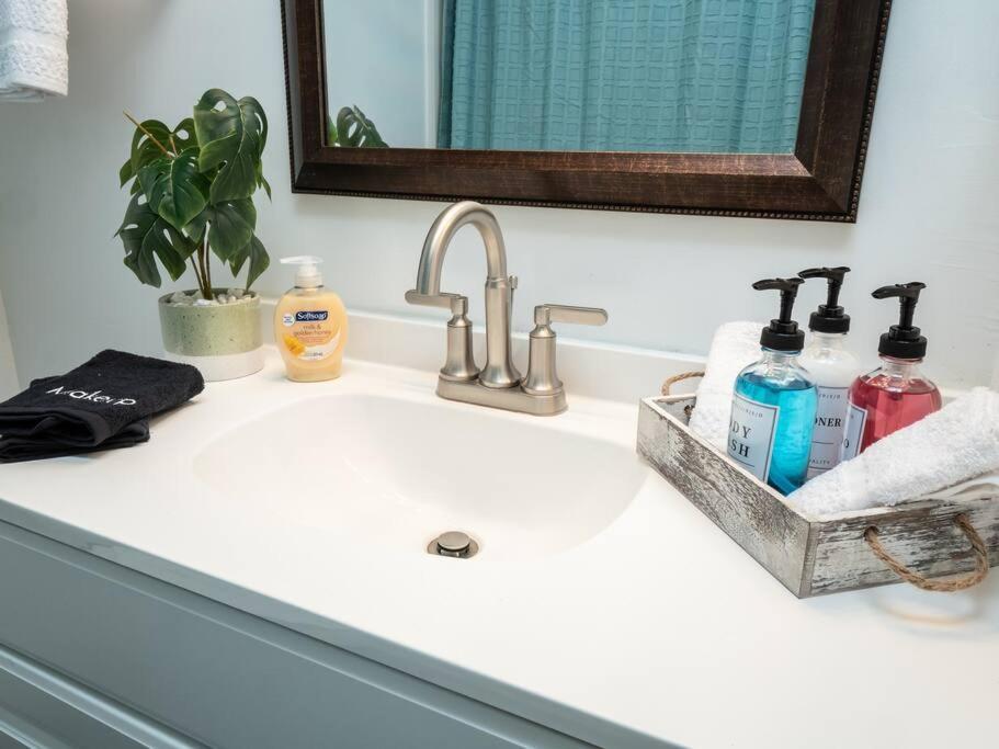 Spacious Condo Mins To Shands, University, & Downtown! Gainesville Exteriör bild